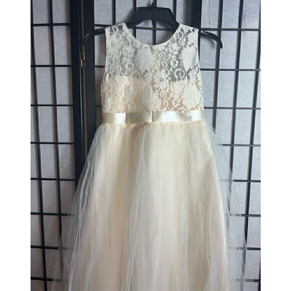 Baihui Ivory Lace/Tulle Party Dress - Picture 3 of 5